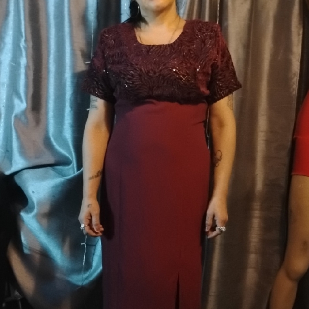 Elegant Burgundy Evening Dress